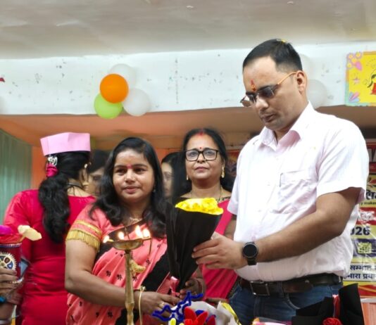 मानसी की बेटी प्रमंडल स्तर पर टी.बी.टी .अवार्ड से जिला शिझा पदाधिकारी ,लखीसराय एवं अनुमंडलाधिकारी ,लखीसराय द्वारा सम्मानित किया गया